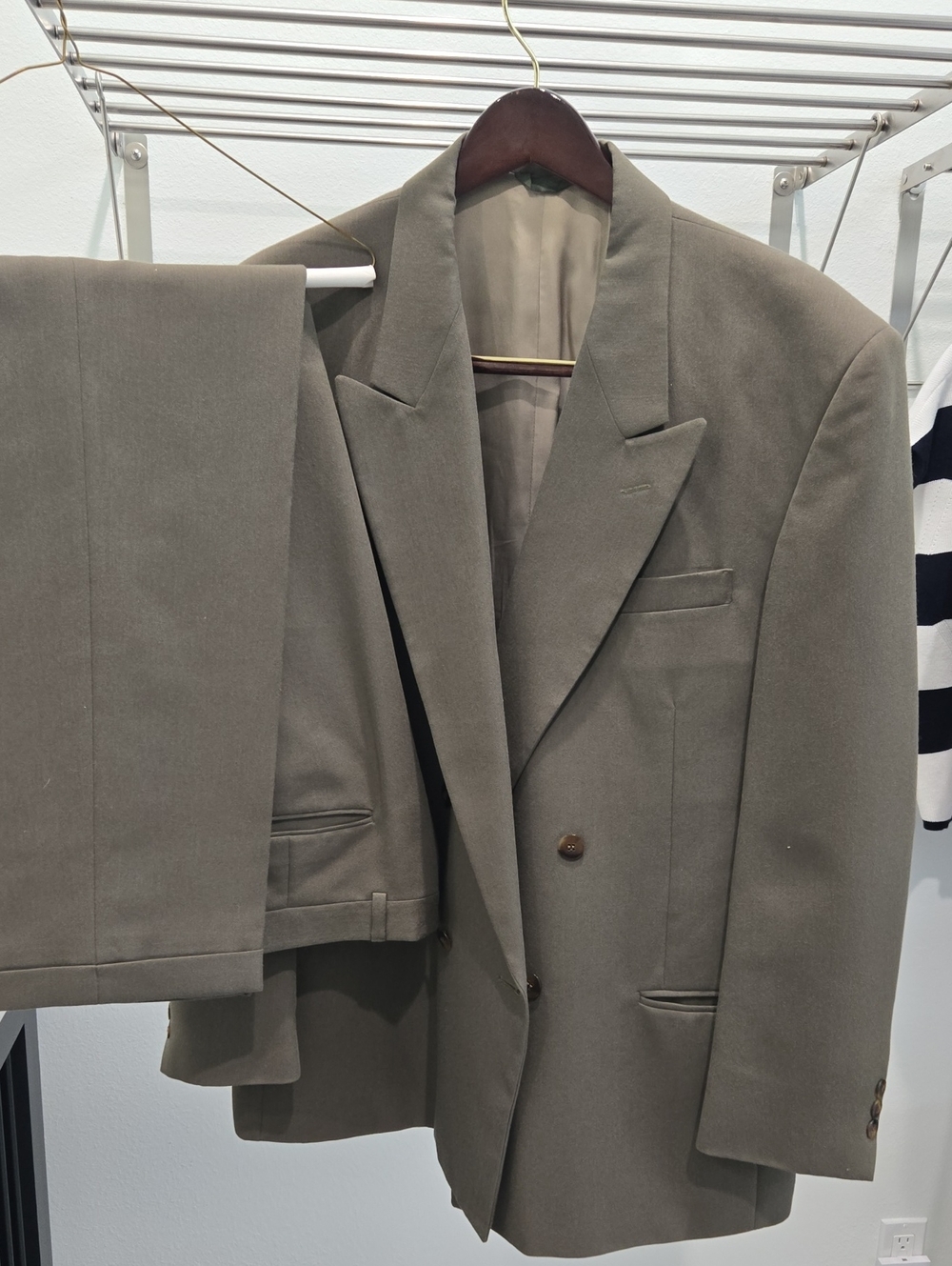 Men's Double-Breasted Suit Jacket & Trousers in Olive